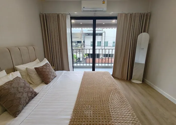 Ekkamai 5br Town House - Onsen